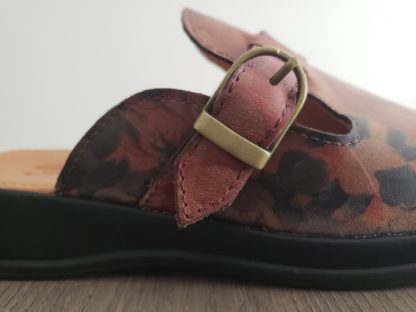 Zueco de Cuero Modelo Flores - Imagen 3